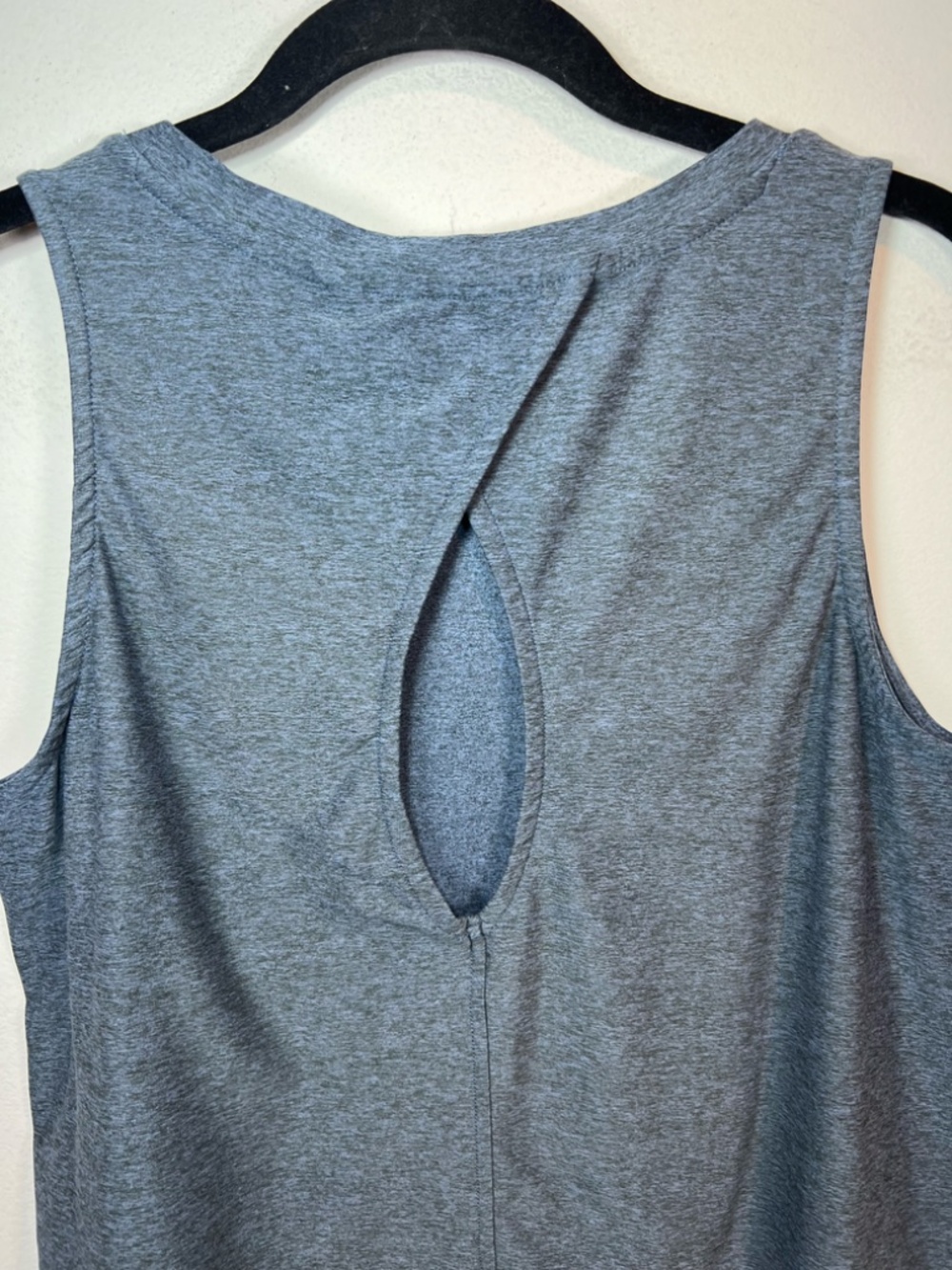We Wander Sleeveless Keyhole Back Tank Top Shirt Blue Stretch Yoga Sporty Medium - Picture 9 of 12